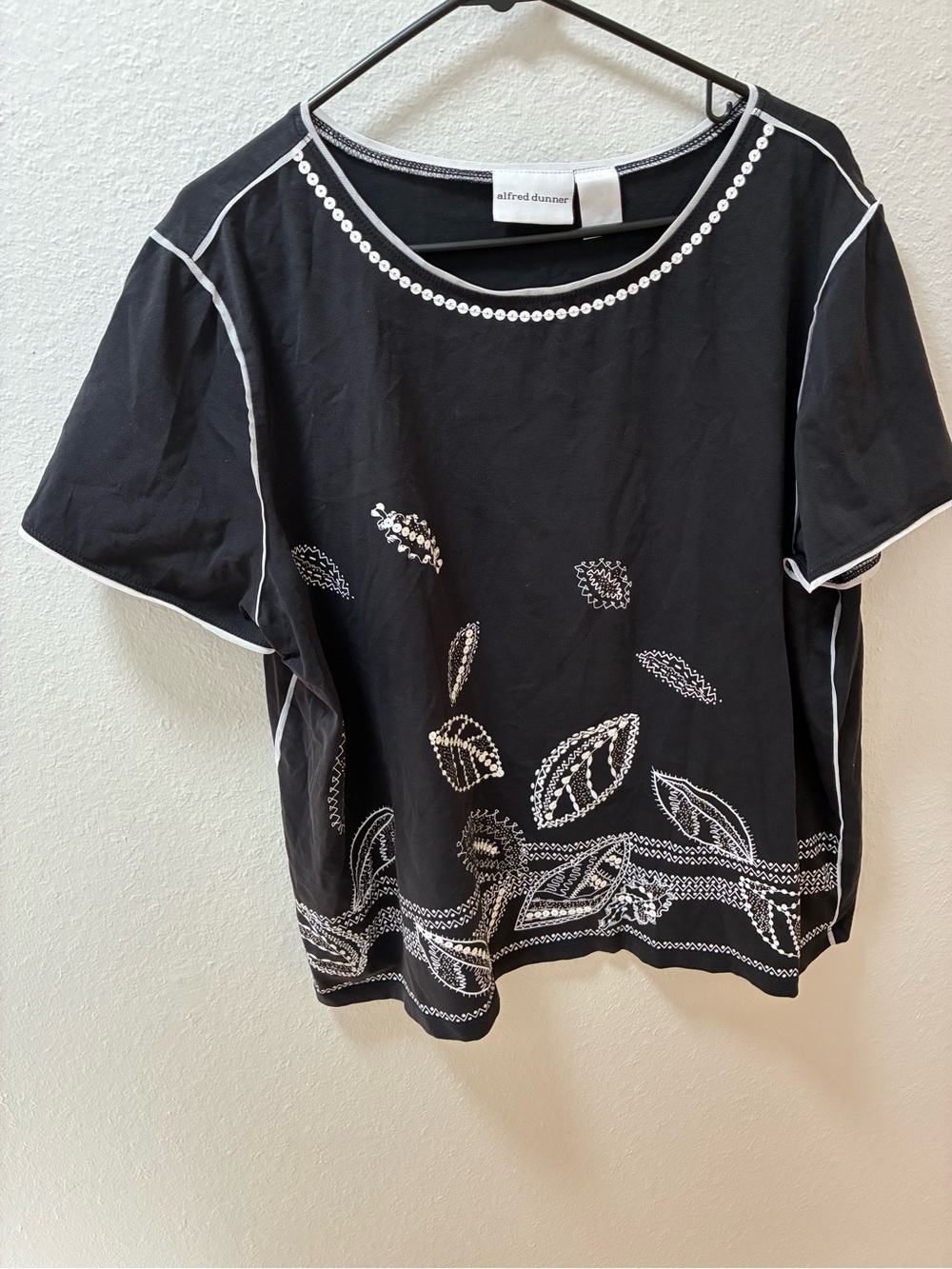 Alfred Dunner Black Short Sleeve Embroidered Leaf Detail Top